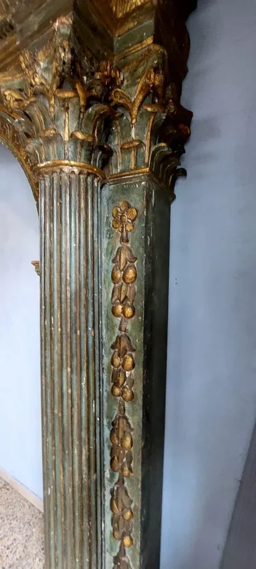 Ancien grand portail en bois sculpté, laqué et doré XVIe siècle XVIIe siècle