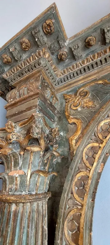 Ancien grand portail en bois sculpté, laqué et doré XVIe siècle XVIIe siècle
