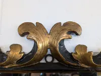 Pair of Tuscan mirrors in gilt and ebonized wood, 18th century