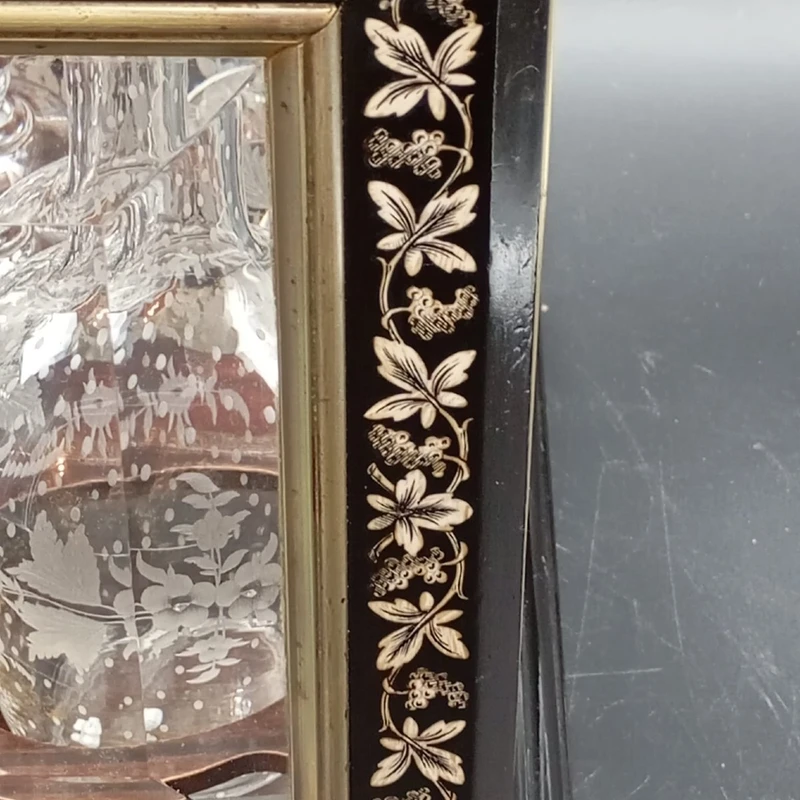 19TH CENTURY EBONIZED WOOD AND CRYSTAL LIQUEUR CAVE' A LIQUEUR