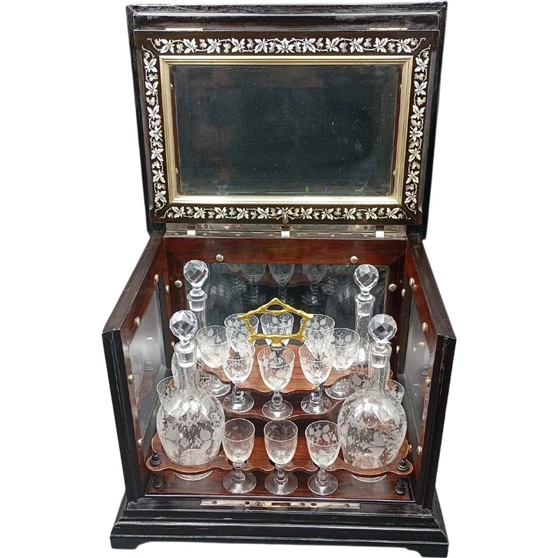 19TH CENTURY EBONIZED WOOD AND CRYSTAL LIQUEUR CAVE' A LIQUEUR