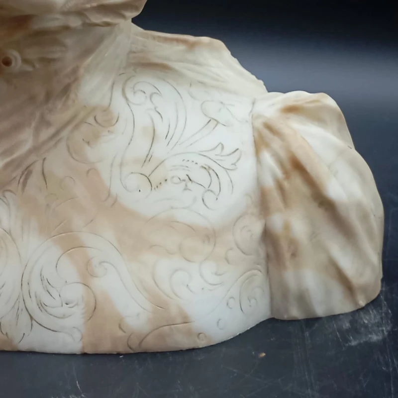 MEZZOBUSTO DI GIOVANE DONNA DELLA FINE DEL XIX SECOLO