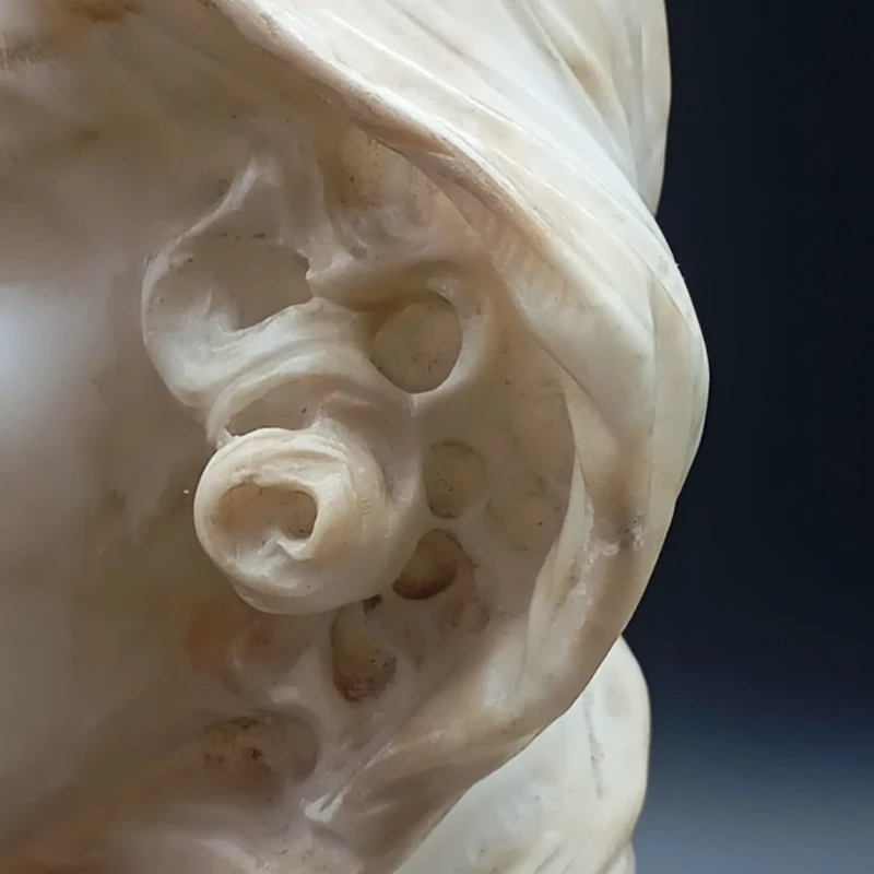 MEZZOBUSTO DI GIOVANE DONNA DELLA FINE DEL XIX SECOLO