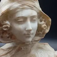 MEZZOBUSTO DI GIOVANE DONNA DELLA FINE DEL XIX SECOLO