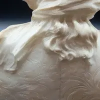 MEZZOBUSTO DI GIOVANE DONNA DELLA FINE DEL XIX SECOLO