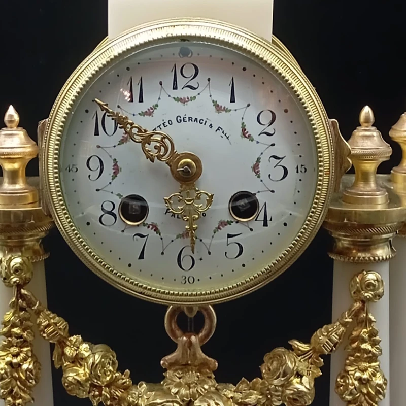 OROLOGIO A PENDOLO IN BRONZO DORATO E MARMO DELLA SECONDA META' DEL XIX SECOLO
