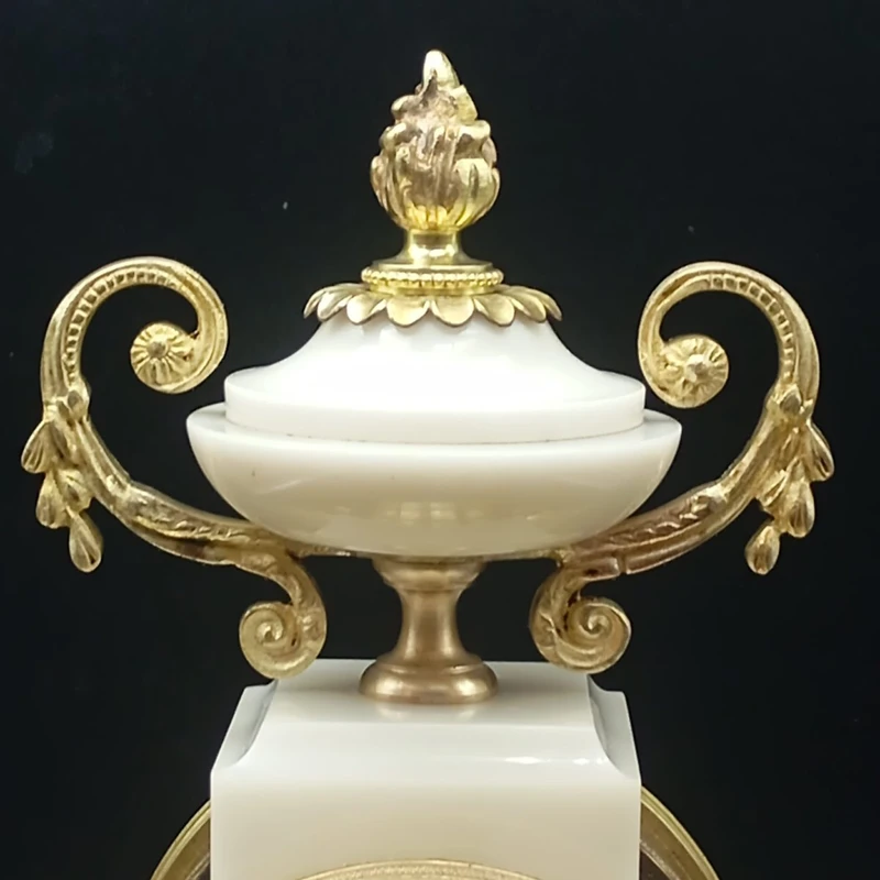 OROLOGIO A PENDOLO IN BRONZO DORATO E MARMO DELLA SECONDA META' DEL XIX SECOLO