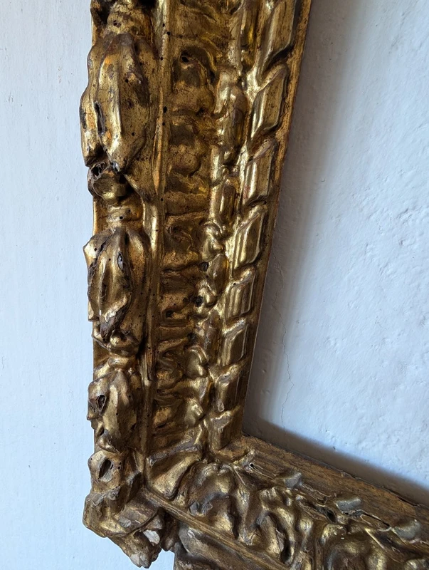 Important 17th century Italian carved and gilded wood frame, entirely original