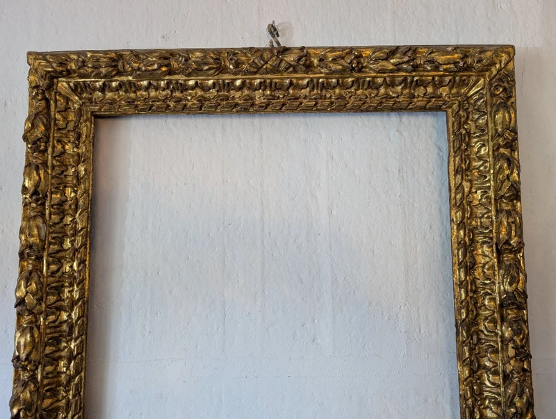 Important 17th century Italian carved and gilded wood frame, entirely original