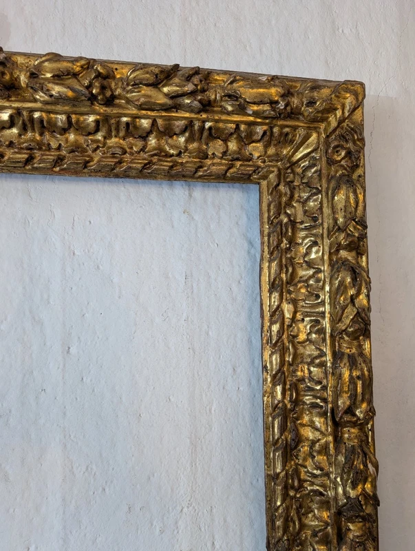 Important 17th century Italian carved and gilded wood frame, entirely original