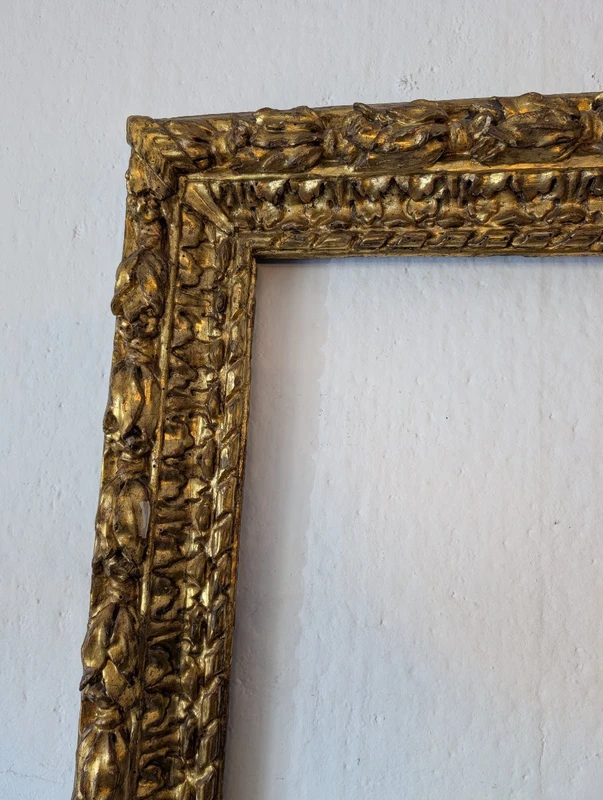 Important 17th century Italian carved and gilded wood frame, entirely original