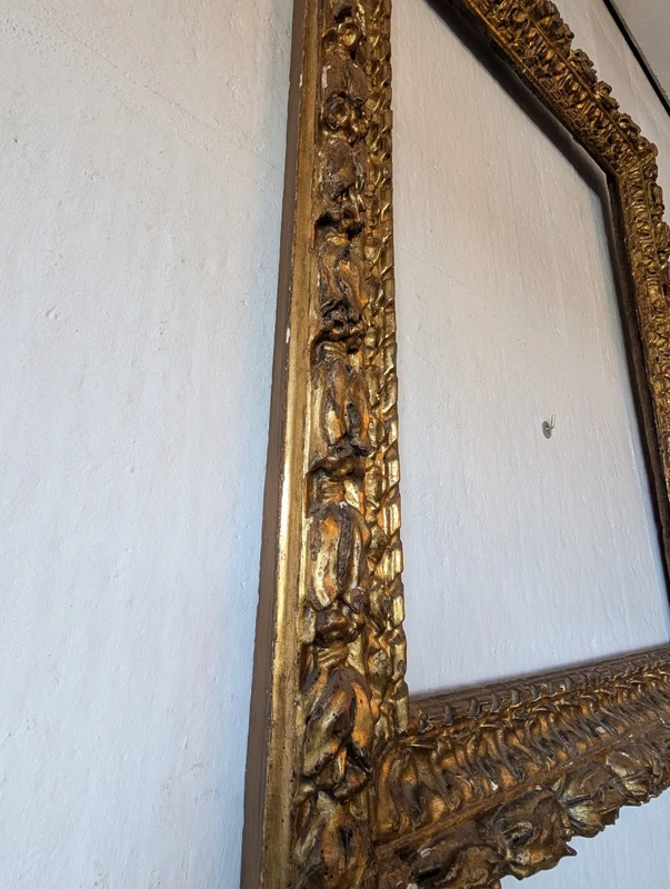Important 17th century Italian carved and gilded wood frame, entirely original