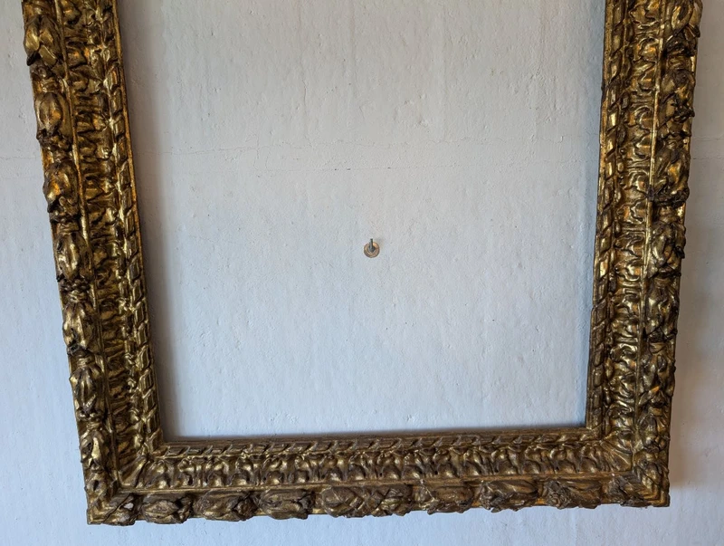 Important 17th century Italian carved and gilded wood frame, entirely original