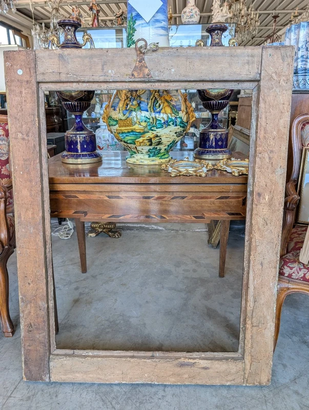 Important 17th century Italian carved and gilded wood frame, entirely original