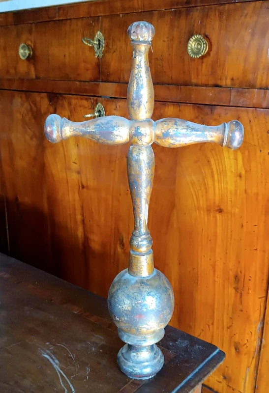 Antica croce processionale in legno dorato