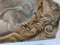 Pannello dipinto con putti entro cornice dipinta stile barocco XX secolo cm 125 x 73