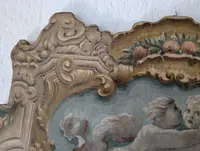 Pannello dipinto con putti entro cornice dipinta stile barocco XX secolo cm 125 x 73