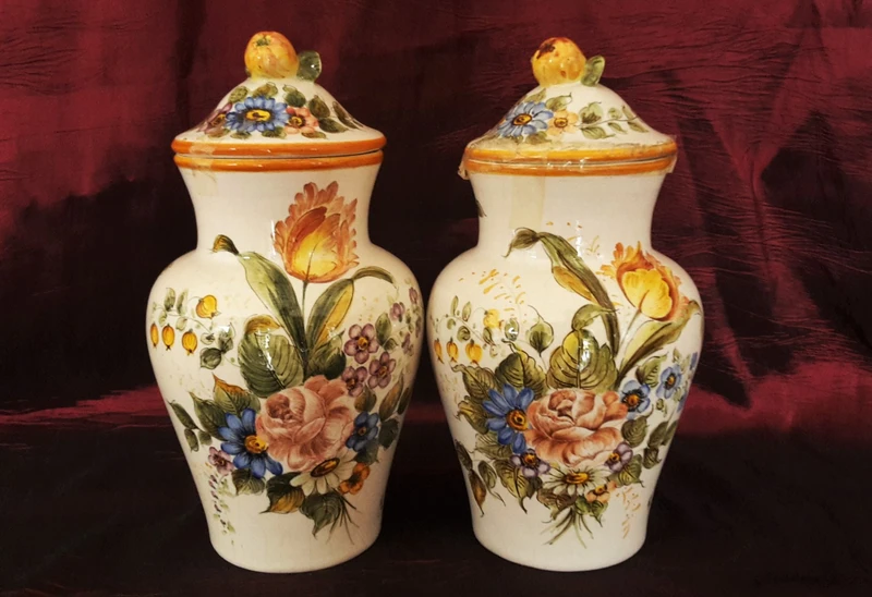 Paire de vases en céramique italienne peints à la main