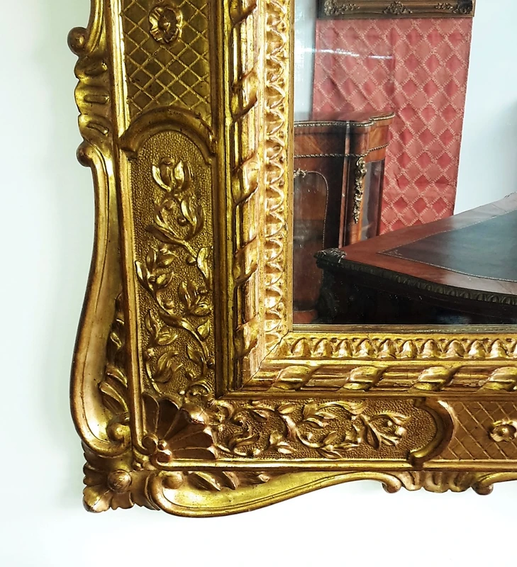 Miroir en bois doré