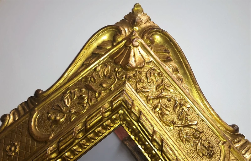 Miroir en bois doré