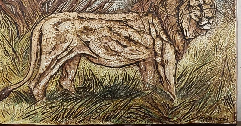 LION TUILE EN TERRE CUITE ÉMAILLÉE DANILO CARTEI (SIGNA 1920-2002) -60X40 CM