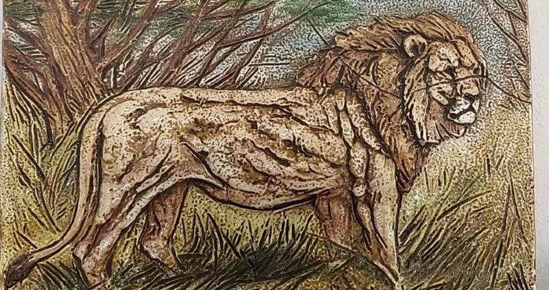 LION TUILE EN TERRE CUITE ÉMAILLÉE DANILO CARTEI (SIGNA 1920-2002) -60X40 CM