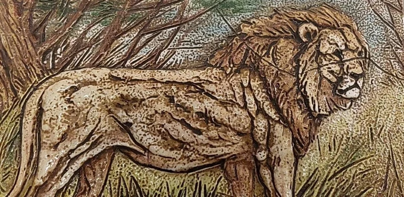 LION TUILE EN TERRE CUITE ÉMAILLÉE DANILO CARTEI (SIGNA 1920-2002) -60X40 CM