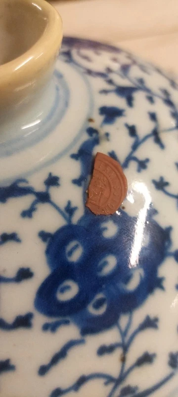 JARRE ANCIENNE EN PORCELAINE BLEU-BLANC DE CHINE PÉRIODE QING XIXE SIÈCLE