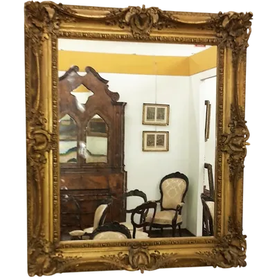 Miroir en plâtre doré restauré