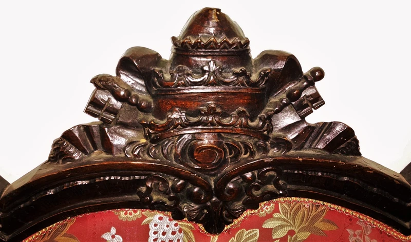 Canapé italien sculpté à la main