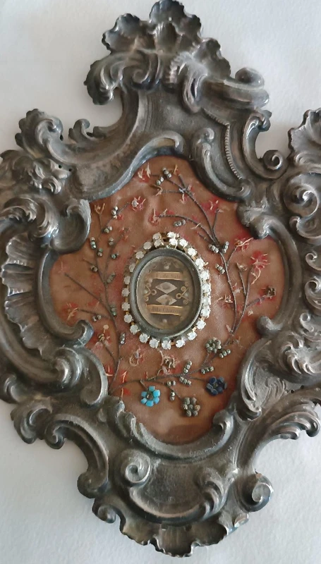 Antico Reliquiario in argento con reliquie 20x17 cm