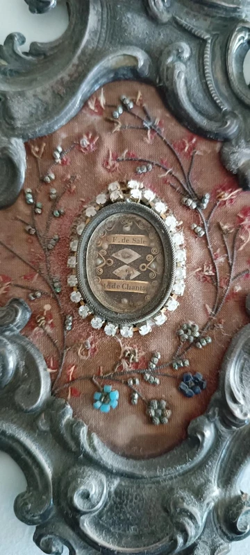 Antico Reliquiario in argento con reliquie 20x17 cm