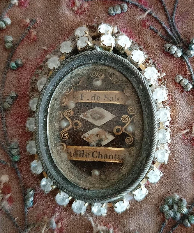 Antico Reliquiario in argento con reliquie 20x17 cm