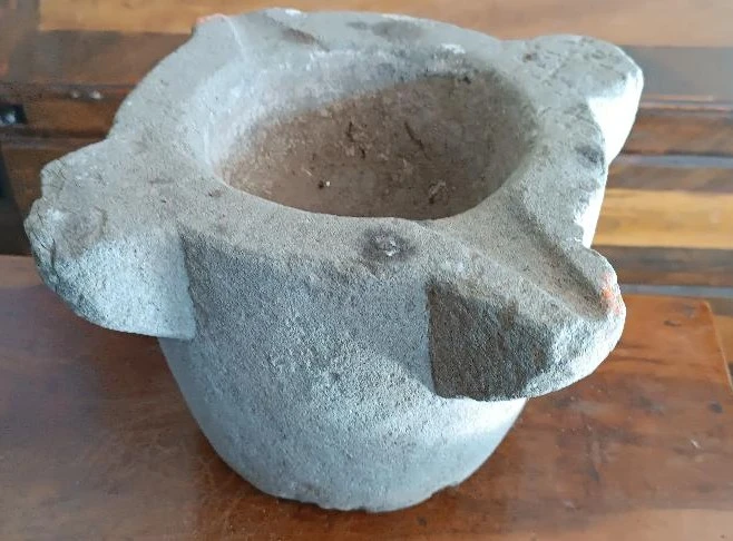 Mortaio in pietra XVII secolo italia