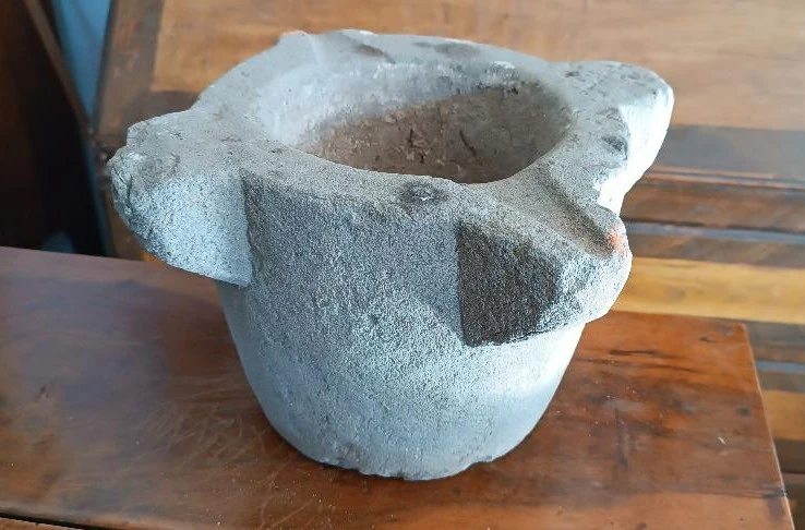 Mortaio in pietra XVII secolo italia