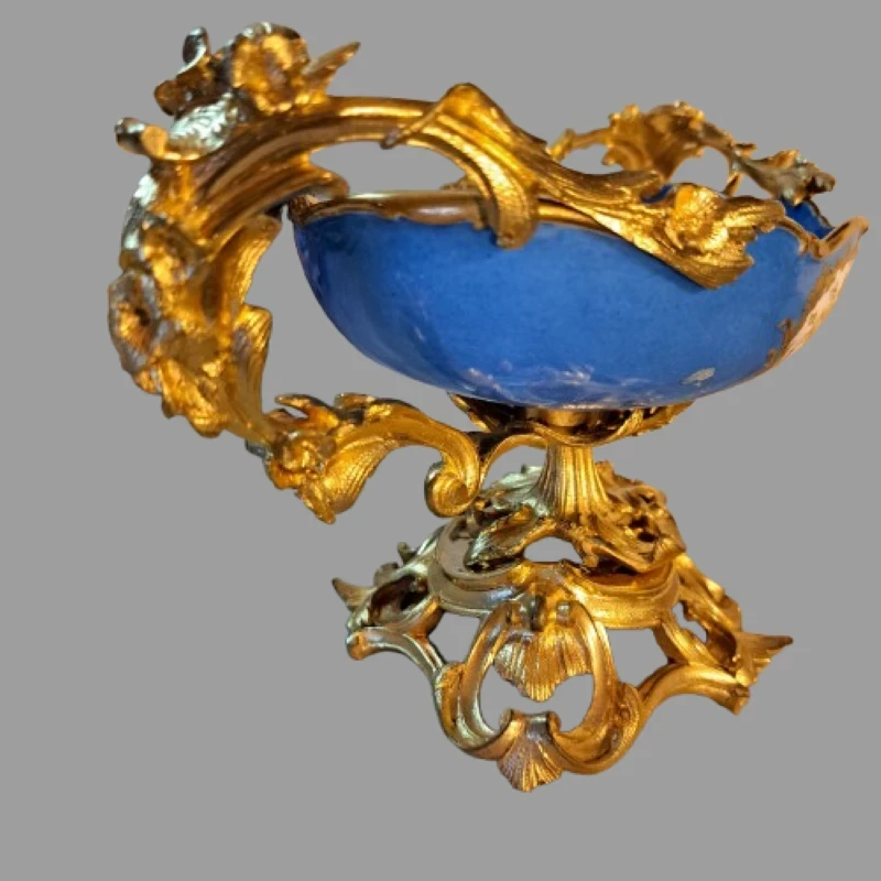 CIOTOLA CENTROTVOLA IN PORCELLANA DI SEVRES E BRONZO DORATO NAPOLEONE III