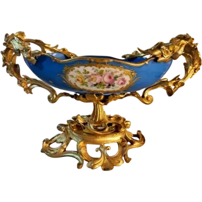 CIOTOLA CENTROTVOLA IN PORCELLANA DI SEVRES E BRONZO DORATO NAPOLEONE III