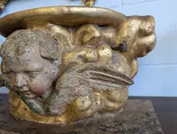 Base lignea scolpita e dorata, XVII secolo