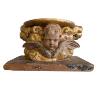 Base lignea scolpita e dorata, XVII secolo