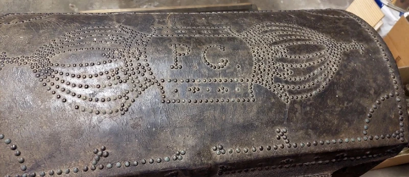 ANTIQUE SMALL STUDDED LEATHER TRUNK XVIII CENTURY ITALY