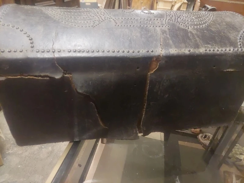 ANTIQUE SMALL STUDDED LEATHER TRUNK XVIII CENTURY ITALY