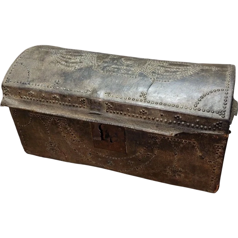 ANTIQUE SMALL STUDDED LEATHER TRUNK XVIII CENTURY ITALY