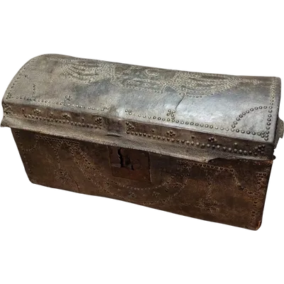 ANTIQUE SMALL STUDDED LEATHER TRUNK XVIII CENTURY ITALY