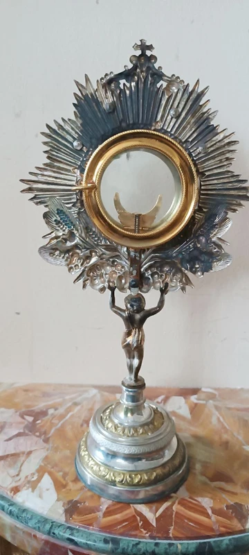 Ostensorio a raggera in metallo argentato fine 800,manifattura italiana