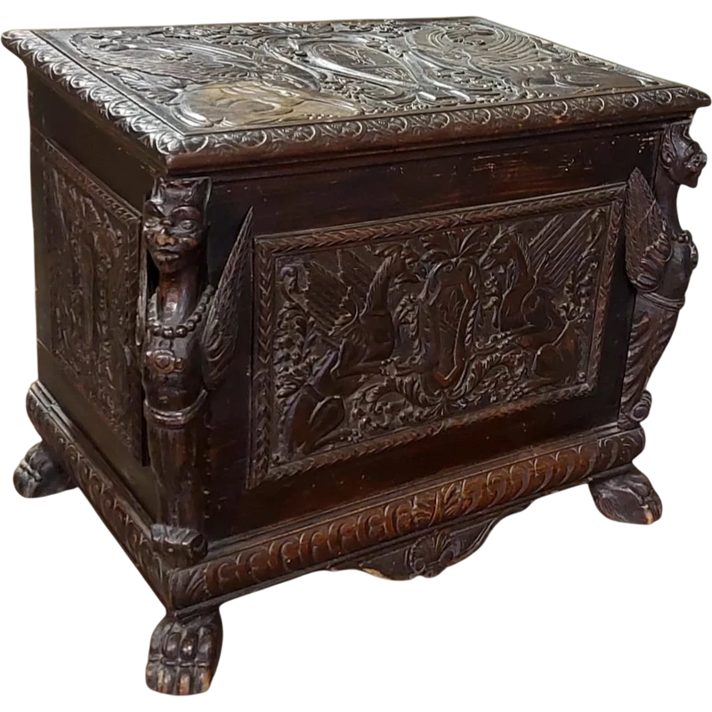 SMALL FINELY CARVED WOODEN CASE RENAISSANCE STYLE XIX CENTURY TUSCANY