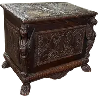 SMALL FINELY CARVED WOODEN CASE RENAISSANCE STYLE XIX CENTURY TUSCANY