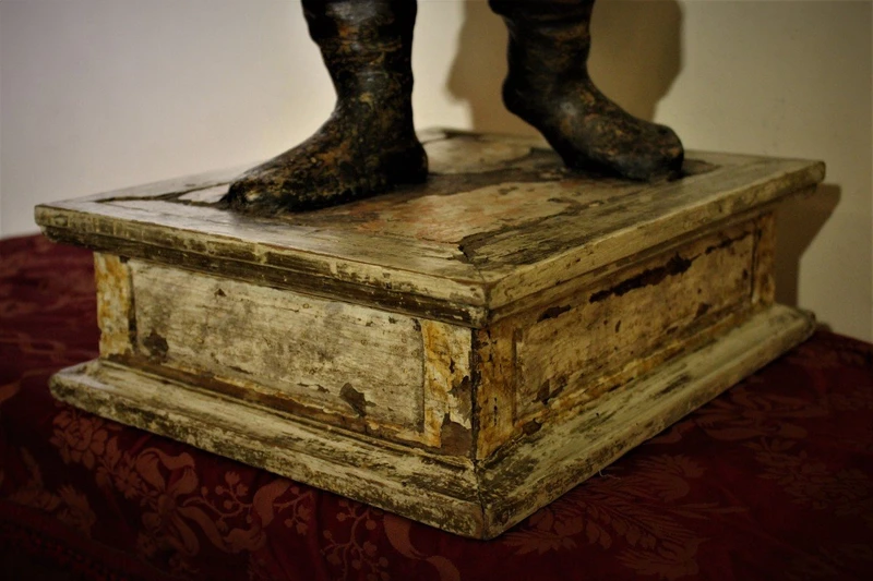 Scultura lignea policroma,San Rocco su basamento.