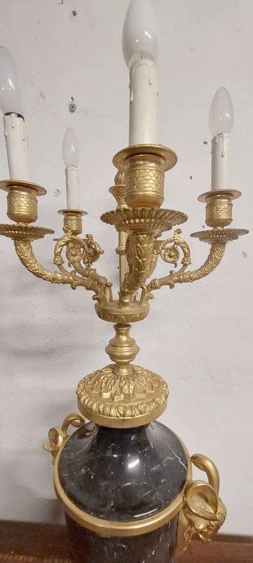 paire de grands candélabres en marbre et bronze doré