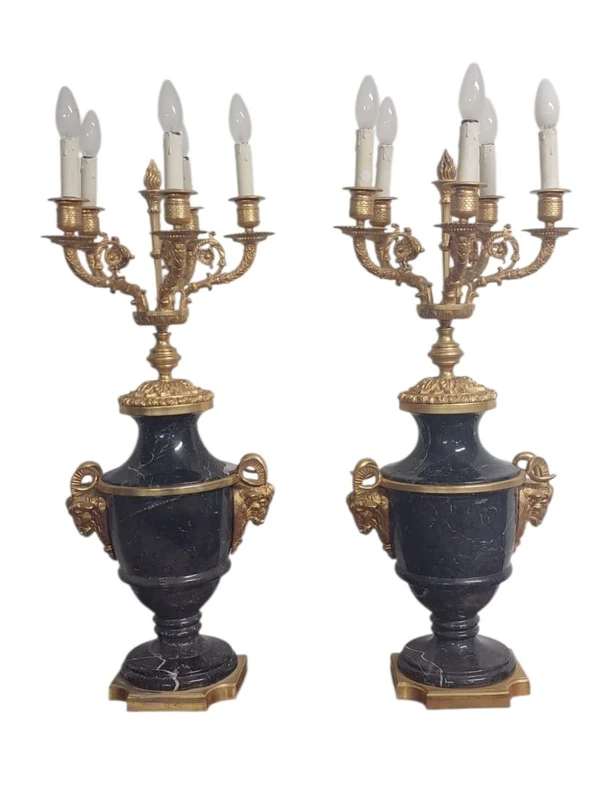 paire de grands candélabres en marbre et bronze doré