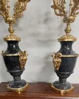 paire de grands candélabres en marbre et bronze doré